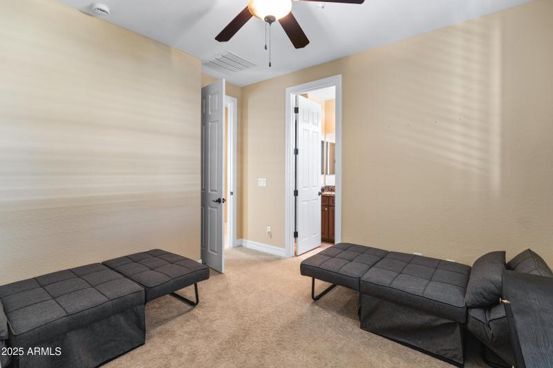 2nd bedroom w en suite bath