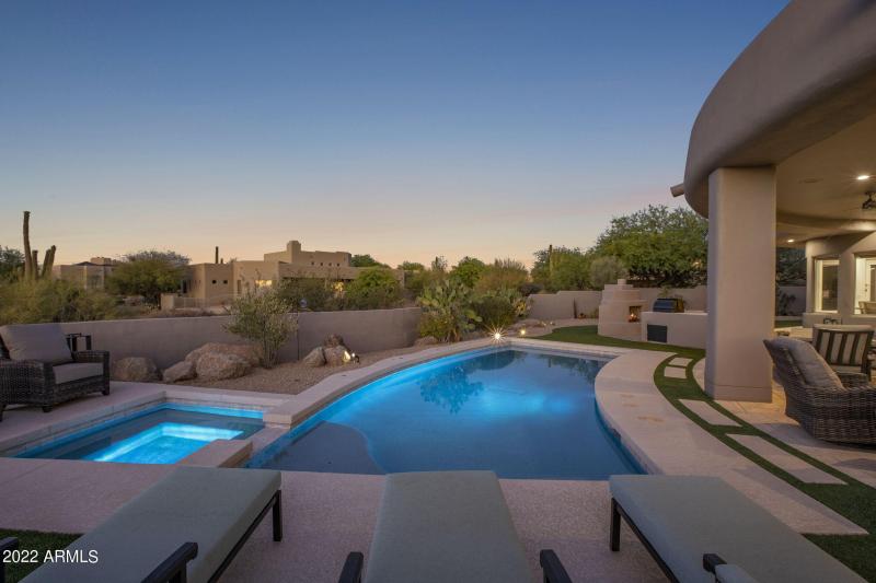 Hot Tub & Heated Pool