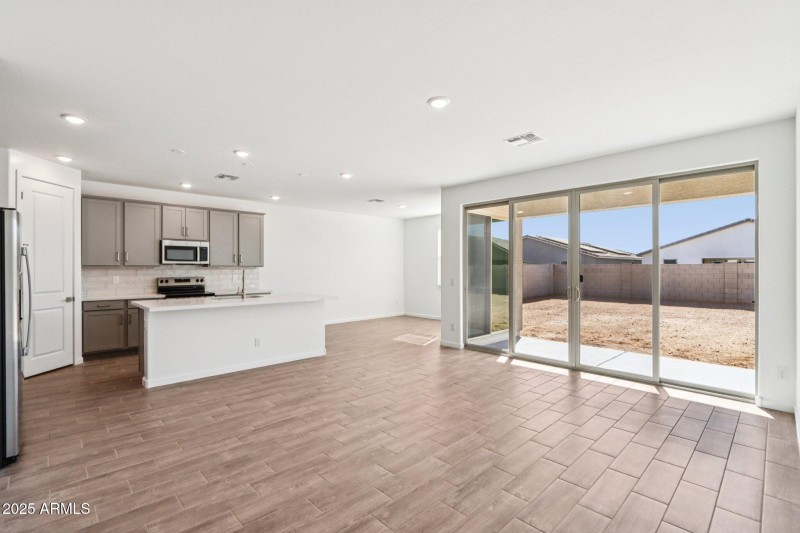 7-web-or-mls-W Camden Ave-S0711-007