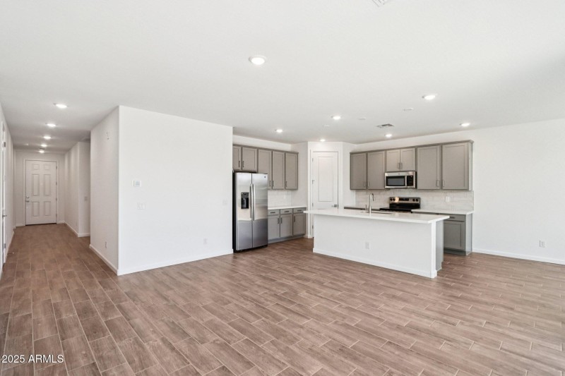 9-web-or-mls-W Camden Ave-S0711-009