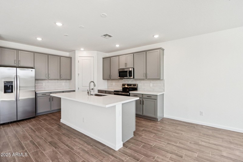 10-web-or-mls-W Camden Ave-S0711-010