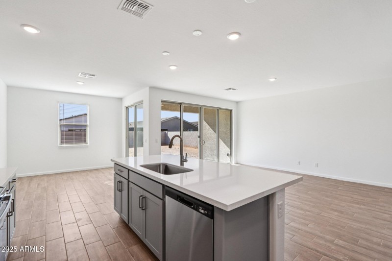 12-web-or-mls-W Camden Ave-S0711-012