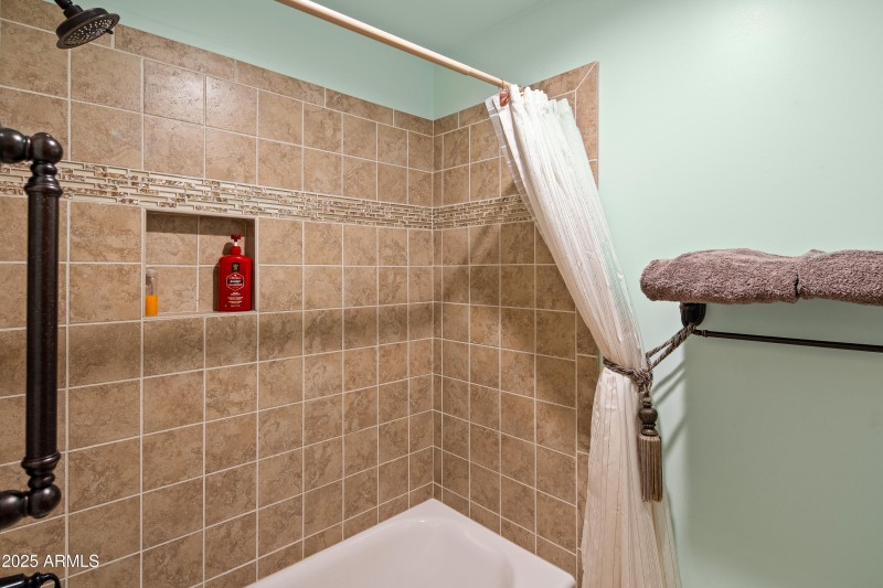 JL_260SunUpRanch-interiors-LowerLevel-06