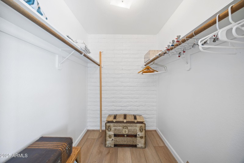 21-web-or-mls-4800-n-68th-st