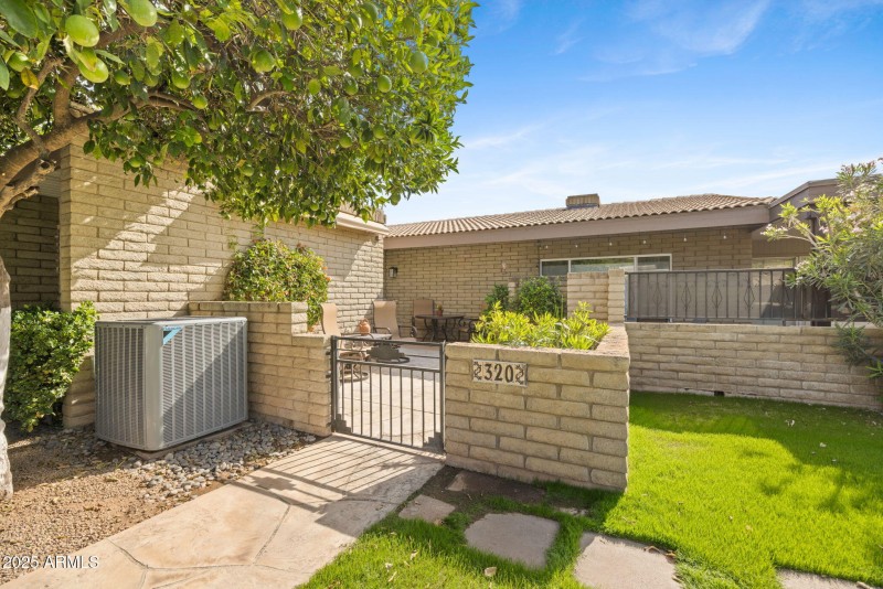 22-web-or-mls-4800-n-68th-st