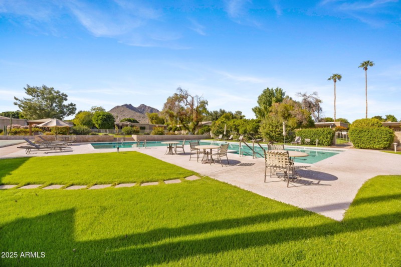 33-web-or-mls-4800-n-68th-st