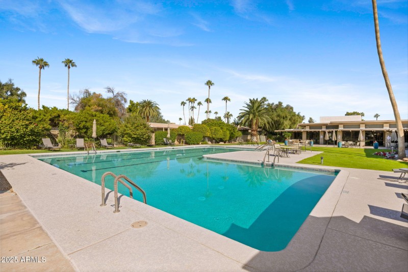 34-web-or-mls-4800-n-68th-st