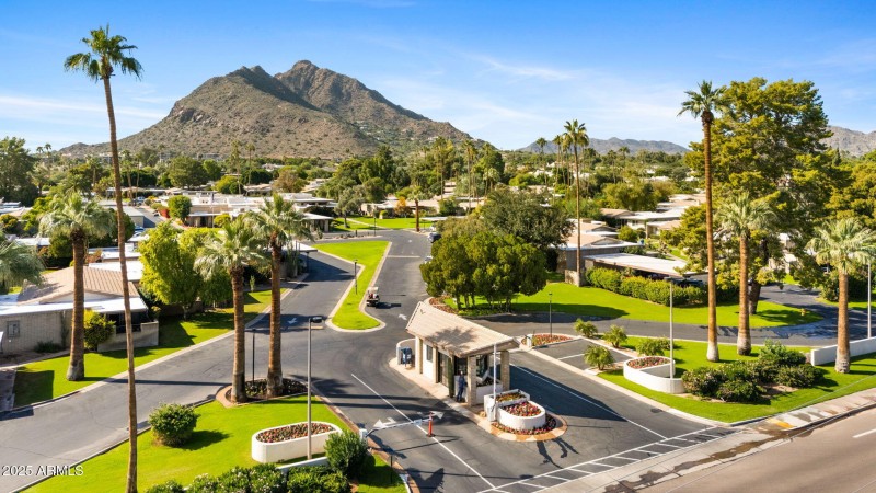 38-web-or-mls-4800-n-68th-st