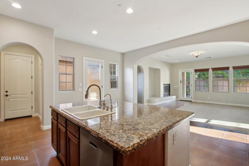 12-web-or-mls-E Via De Vaquero Dr-012