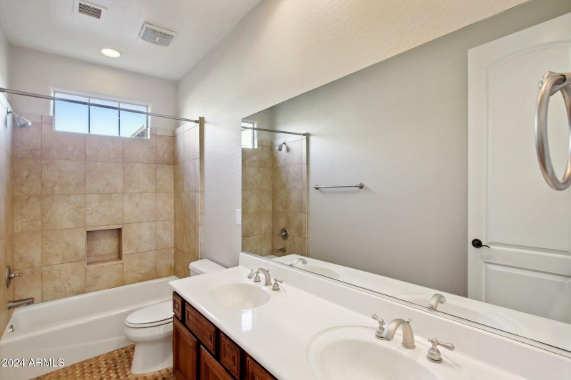 40-web-or-mls-E Via De Vaquero Dr-040