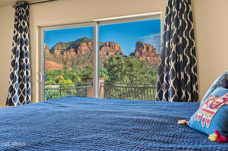 JL_260SunUpRanch-interiors-PrimarySuite-