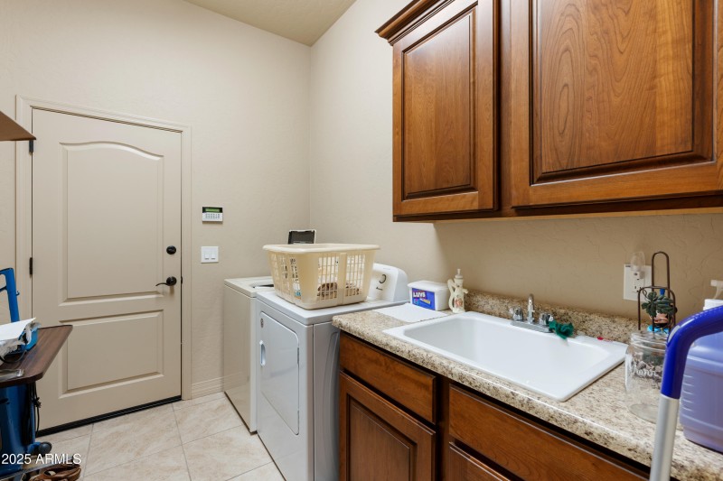 20-Laundry Room