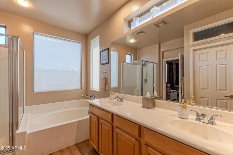 Primary bath with dual sinks