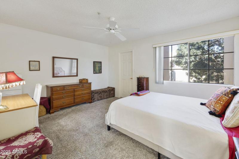 Primary Suite w/ walk-in Closet!