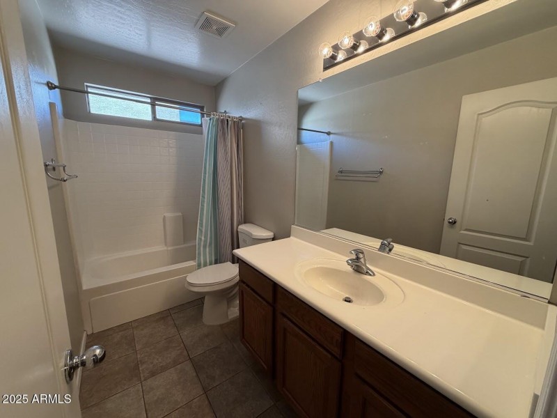 20 - Guest Bathroom