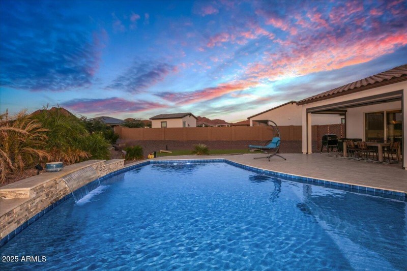 25-Pool ~ Water Feature