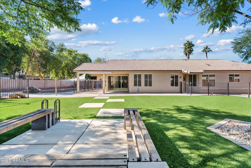Fire pit sitting area