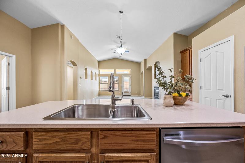 ISLAND WITH BAR SEATING