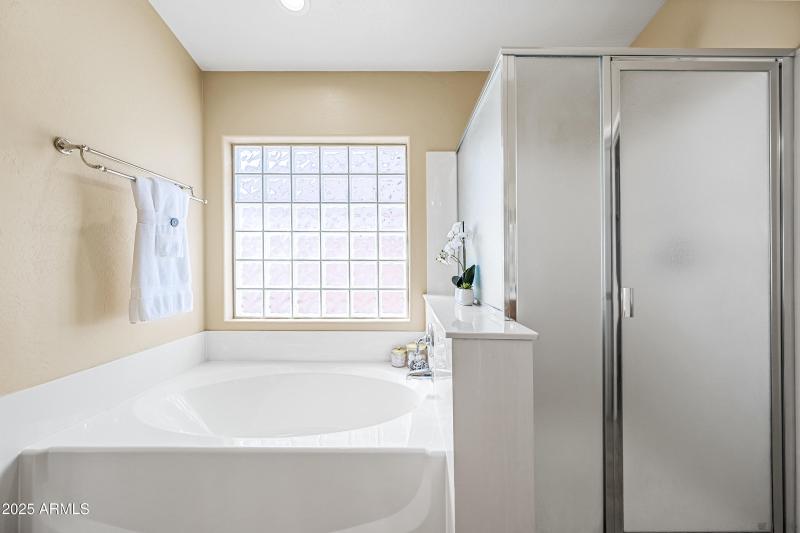 SEPARATE TUB & SHOWER