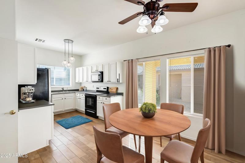 14 - Kitchen - Standard - 0