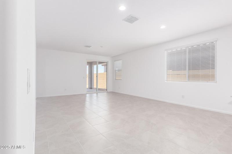 0005-06 - Marguerite