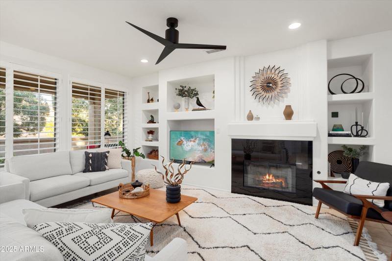 09-20656 N Canyon Whisper Drive