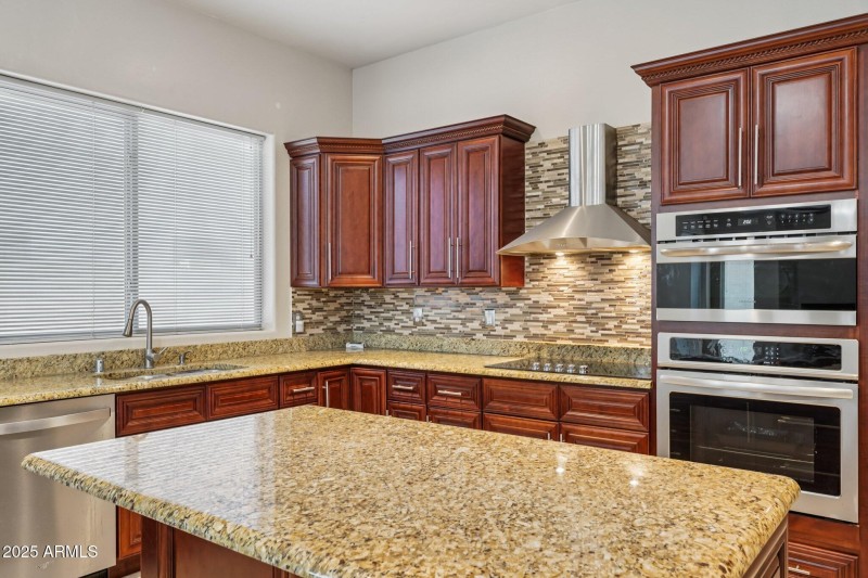 12-web-or-mls-W Minton St-S0711-012