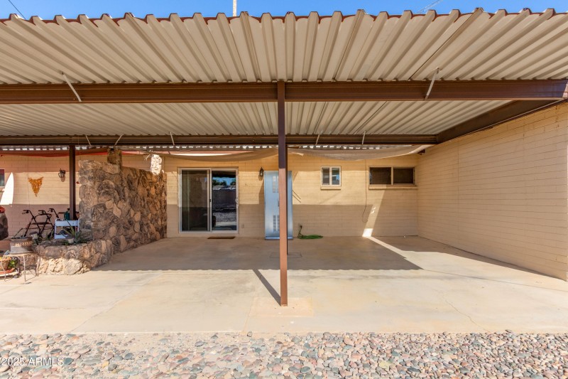 2 car parking behind unit