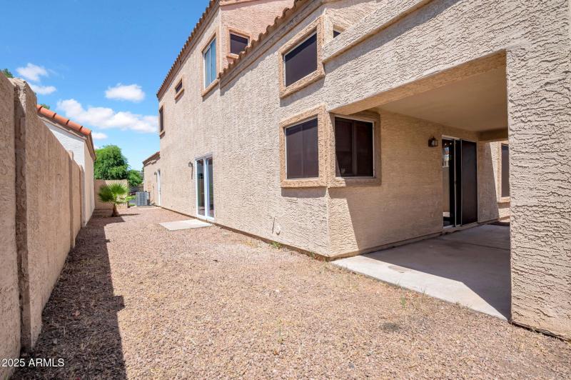 25-web-or-mls-12048 N 40th Way-25