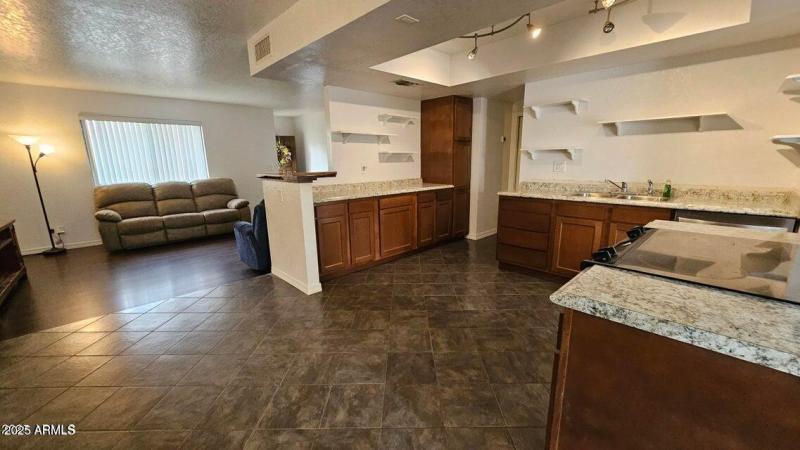 20251010213306040276000000-o