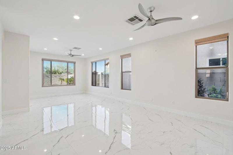 92-web-or-mls-N Hackberry Dr-S0811-006 (