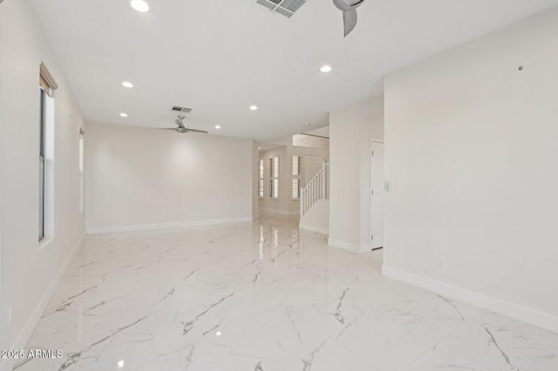 94-web-or-mls-N Hackberry Dr-S0811-008 (