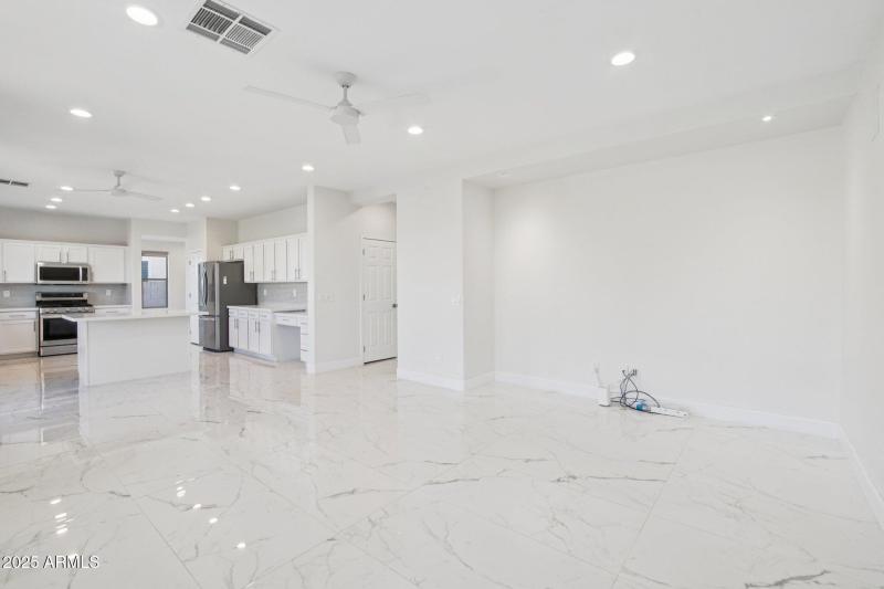 97-web-or-mls-N Hackberry Dr-S0811-011 (