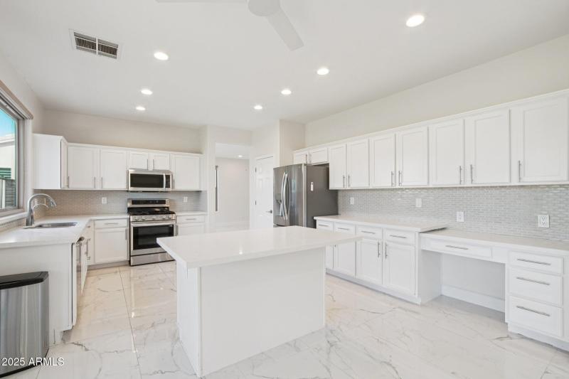 100-web-or-mls-N Hackberry Dr-S0811-014