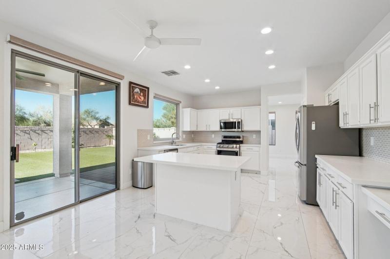 101-web-or-mls-N Hackberry Dr-S0811-015