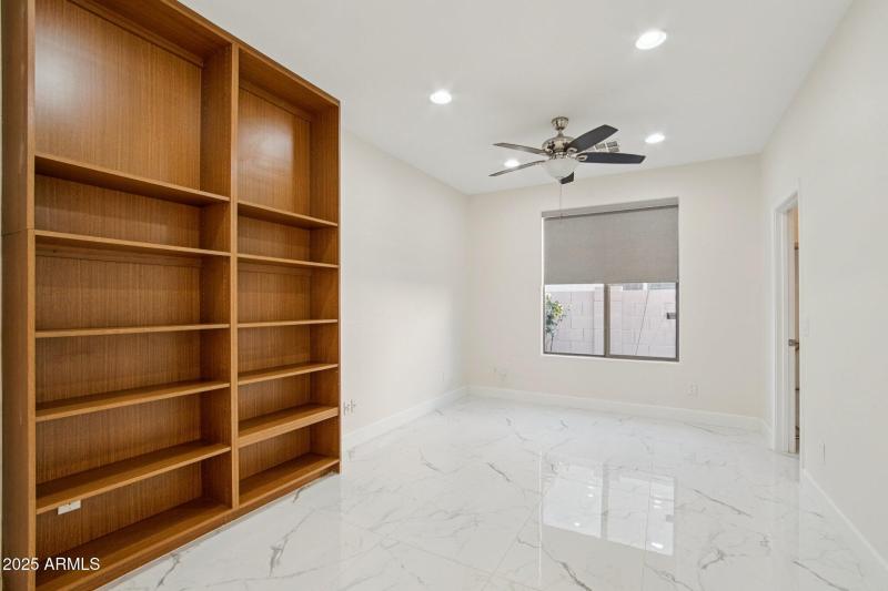 104-web-or-mls-N Hackberry Dr-S0811-018