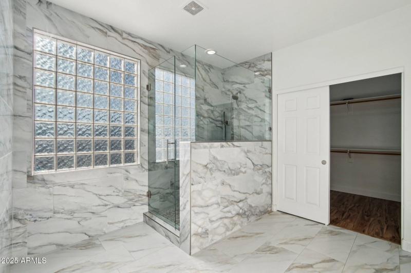 111-web-or-mls-N Hackberry Dr-S0811-025