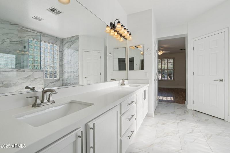 112-web-or-mls-N Hackberry Dr-S0811-026