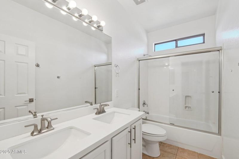 116-web-or-mls-N Hackberry Dr-S0811-030