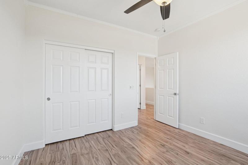 118-web-or-mls-N Hackberry Dr-S0811-032