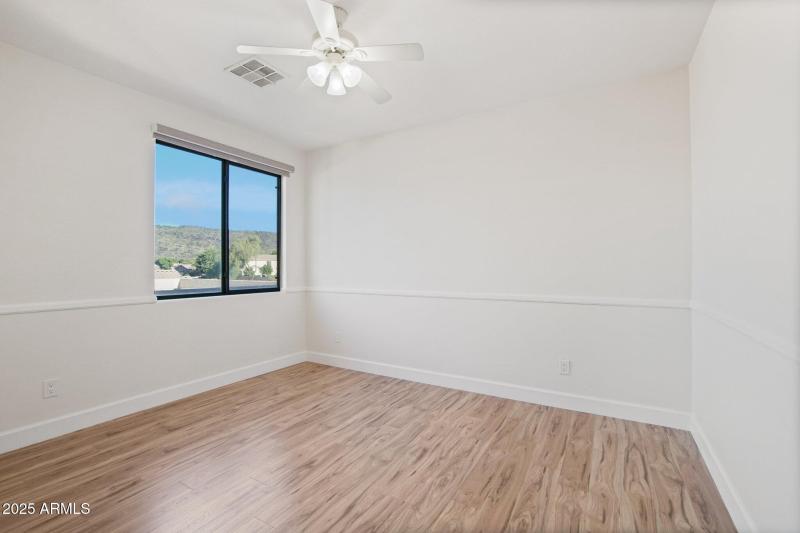 119-web-or-mls-N Hackberry Dr-S0811-033