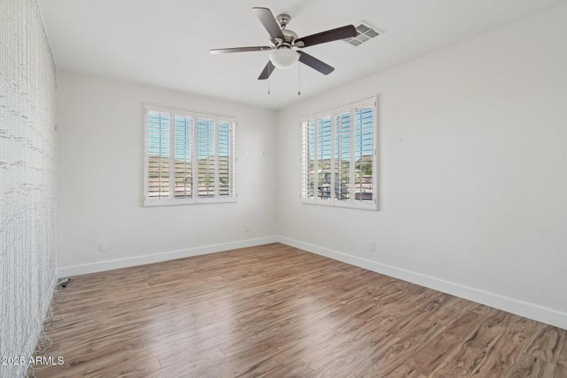 121-web-or-mls-N Hackberry Dr-S0811-035