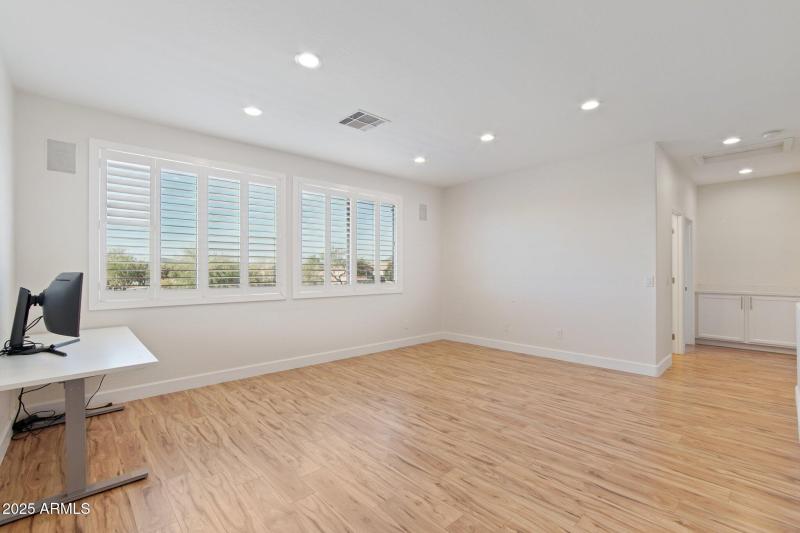 123-web-or-mls-N Hackberry Dr-S0811-037