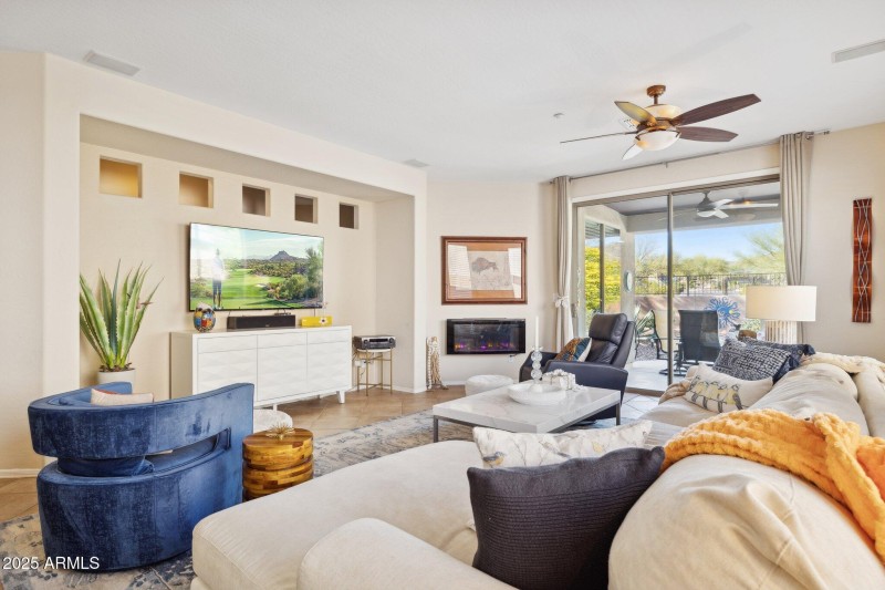 Comforable Living Area w/ Fireplace