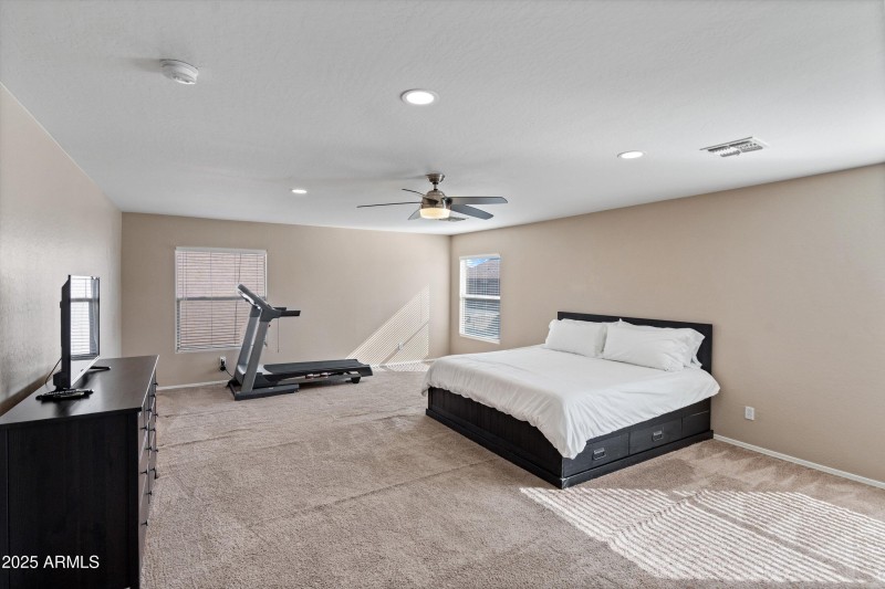 28-Large Primary Bedroom