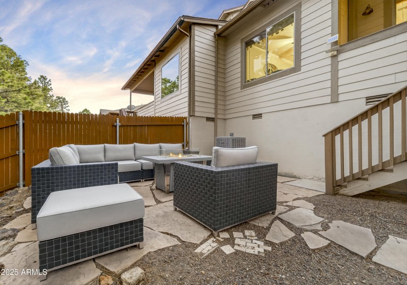 1128 N Flowing Springs Trl