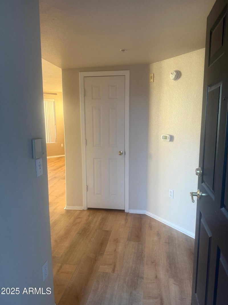 2071 Hawthorne Foyer area