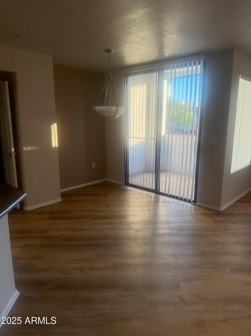 2071 Hawthorne Dining Room