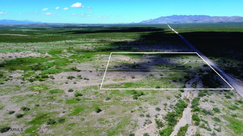 Group of 2 Objects (1)