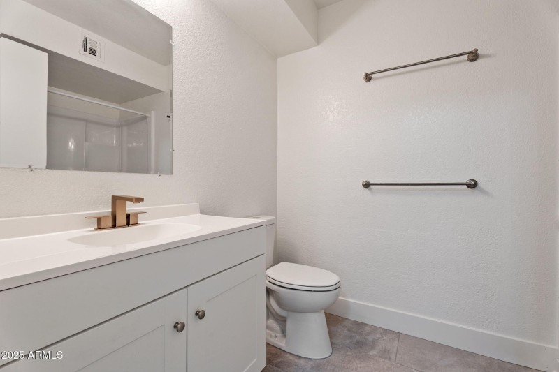 25-web-or-mls-A7404514